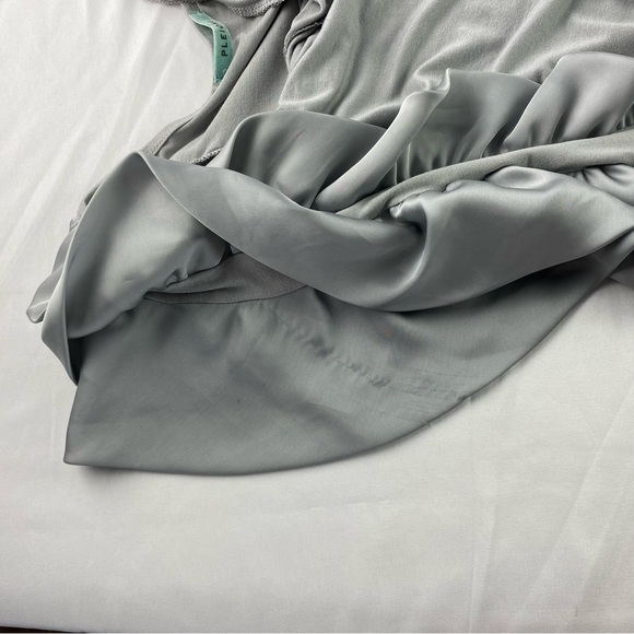 Pleione gray ruffled shoulder & side stretch top, M - Picture 10 of 13